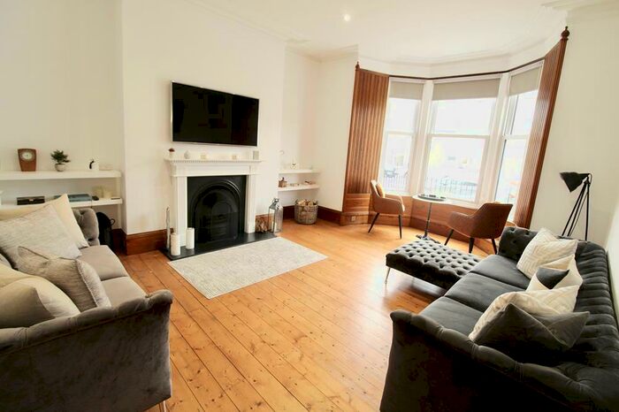 2 Bedroom Flat To Rent In Burns Road, Aberdeen, AB15