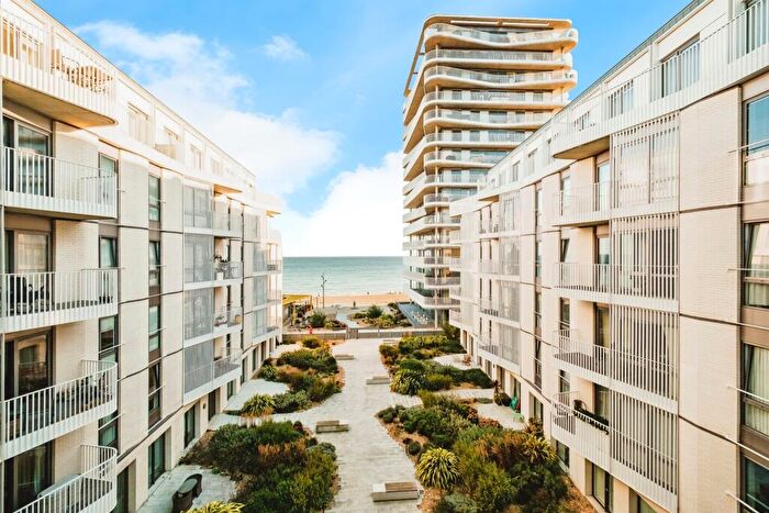 2 Bedroom Maisonette For Sale In Brighton Road, Worthing, BN11