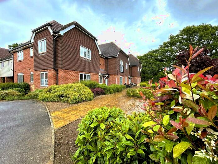 1 Bedroom Apartment To Rent In Meadow Close, Billingshurst, RH14