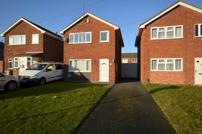 3 Bedroom Detached House To Rent In Whernside Drive, Wolverhampton, West Midlands, WV6