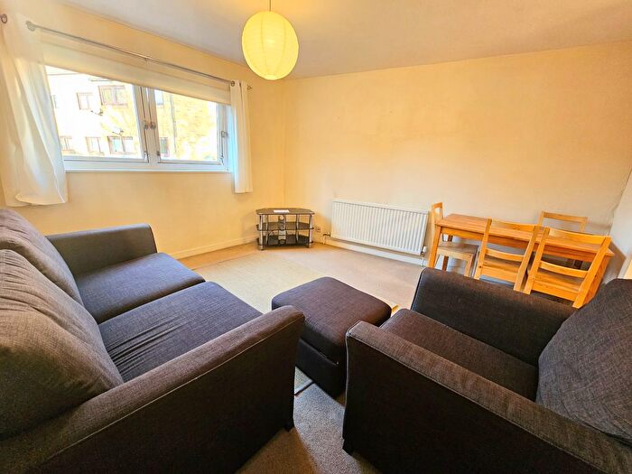 1 Bedroom Flat To Rent In Cross Road, Uxbridge, UB8