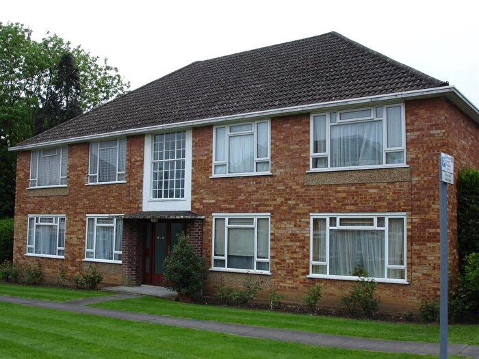 1 Bedroom Apartment To Rent In Fairfield Close, North Finchley, London, N12