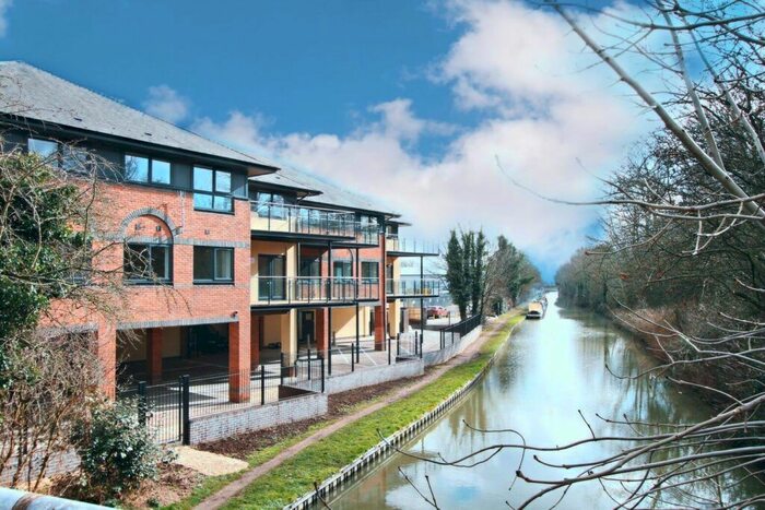 2 Bedroom Flat To Rent In Canalside House, Tramway Road, Banbury, Oxon OX16