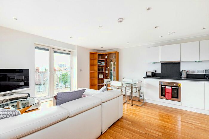 1 Bedroom Flat To Rent In Townshend House, Rosemont Road, London W3