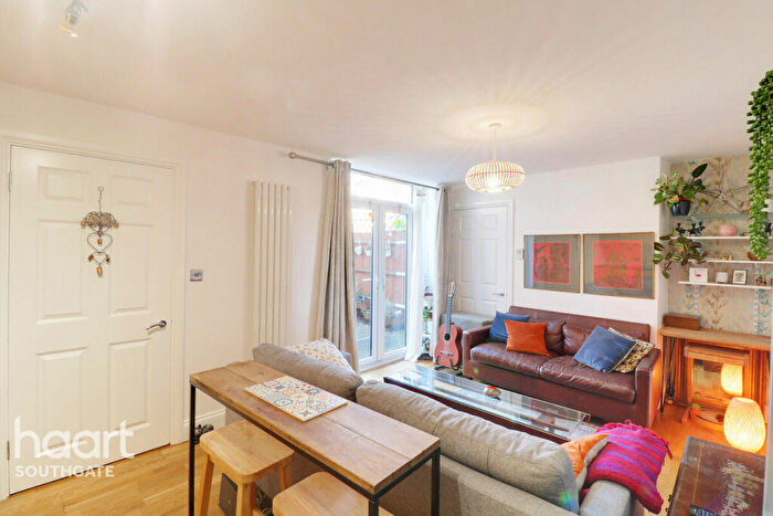 1 Bedroom Maisonette For Sale In Browning Road, London, EN2