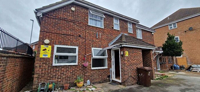 2 Bedroom Flat To Rent In Goresbrook Road, Dagenham, RM9