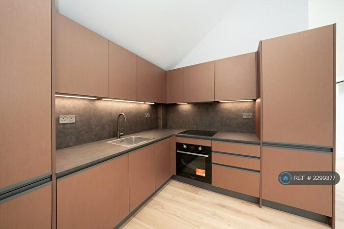 2 Bedroom Maisonette To Rent In London, London, N4