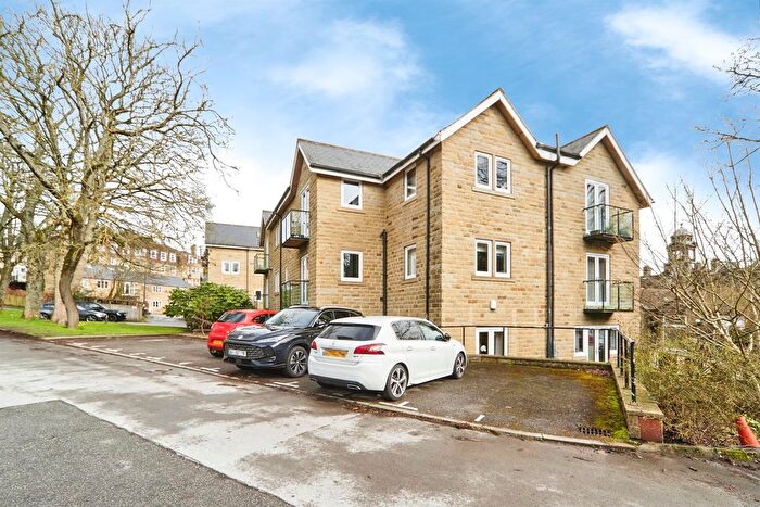 2 Bedroom Flat For Sale In The Green, Bingley, BD16