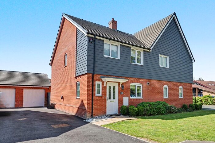 3 Bedroom Semi Detached House For Sale In Davidson Drive, Fair Oak, SO50