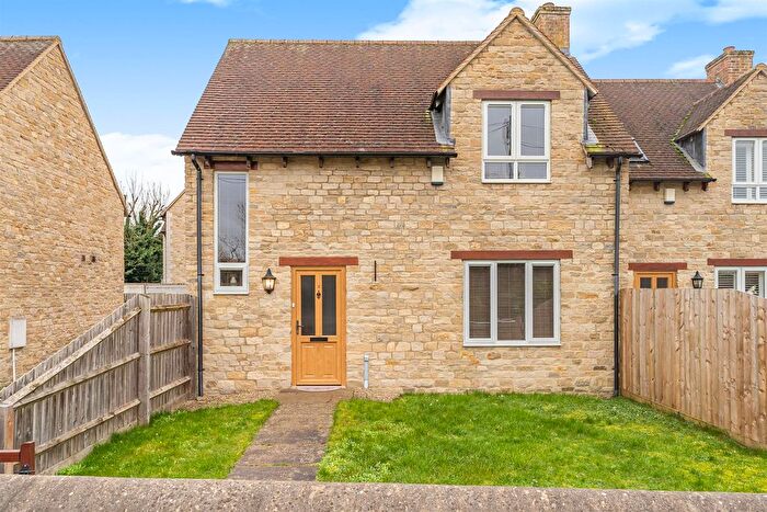 2 Bedroom Semi-Detached House For Sale In Moorhen Close, Marsh Gibbon, Bicester, OX27
