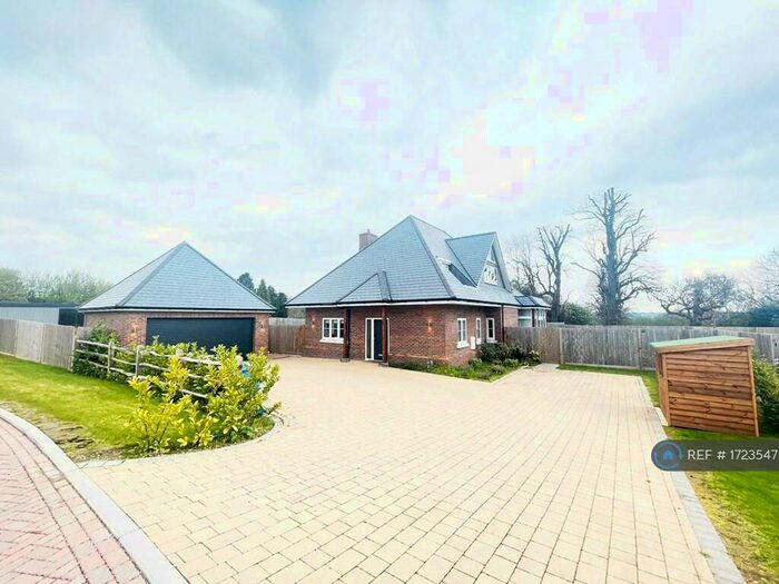 4 Bedroom Detached House To Rent In Wellingtonia Drive, Crookham Common, Thatcham, RG19