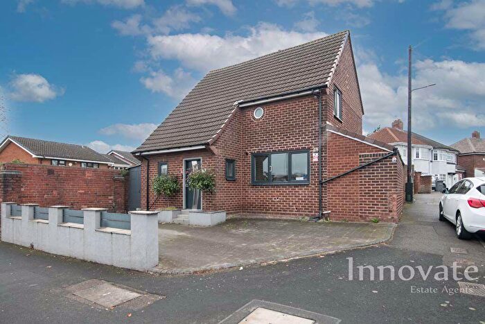 3 Bedroom Detached House For Sale In Black Lake, West Bromwich, B70