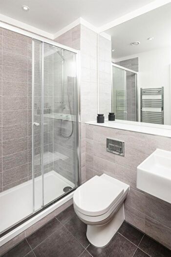 2 Bedroom Apartment To Rent In Slate Yard - Bed, M3