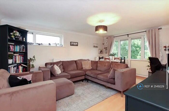 2 Bedroom Flat To Rent In Aragon Close, Hemel Hempstead, HP2