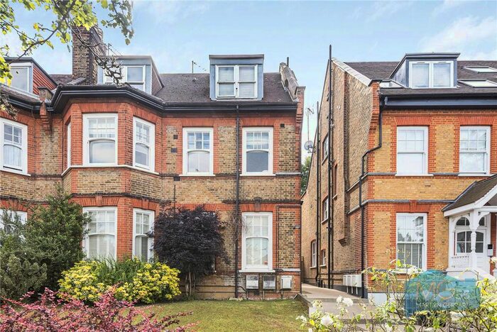 2 Bedroom Maisonette To Rent In Holden Road, North Finchley, London, N12