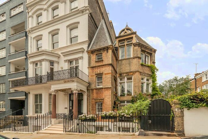 1 Bedroom Flat To Rent In Vicarage Gate, Kensington, London, W8