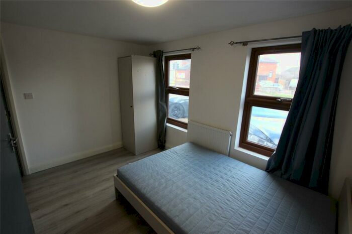 1 Bedroom Garage / Parking To Rent In Tomswood Hill, Ilford, IG6