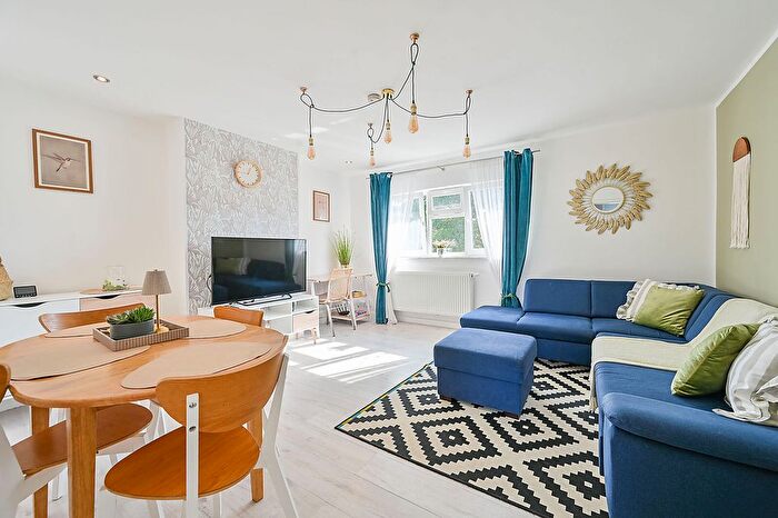 2 Bedroom Maisonette To Rent In Middlesex, Isleworth, TW7