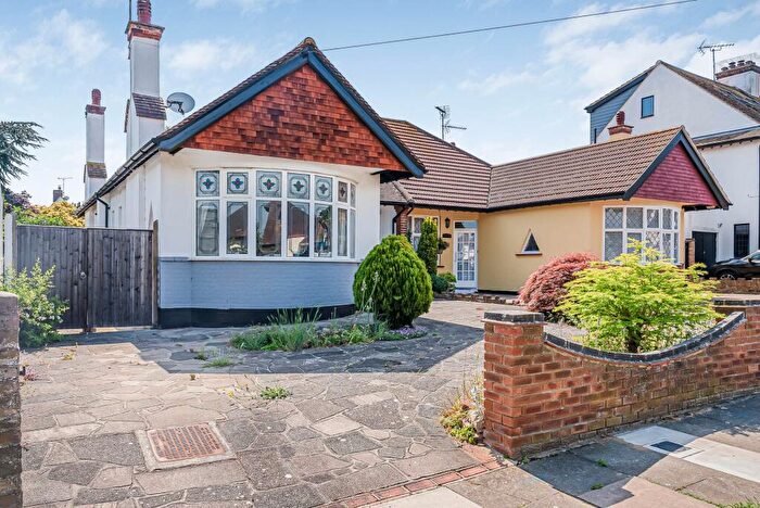 3 Bedroom Semi-Detached Bungalow For Sale In Winsford Gardens, Westcliff-On-Sea, SS0