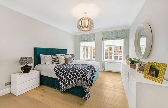 2 Bedroom Flat To Rent In Stafford Court, High Street Kensington, London, W8