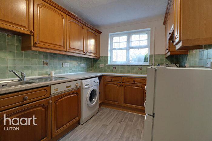 3 Bedroom Apartment To Rent In Knights Field, Luton, LU2