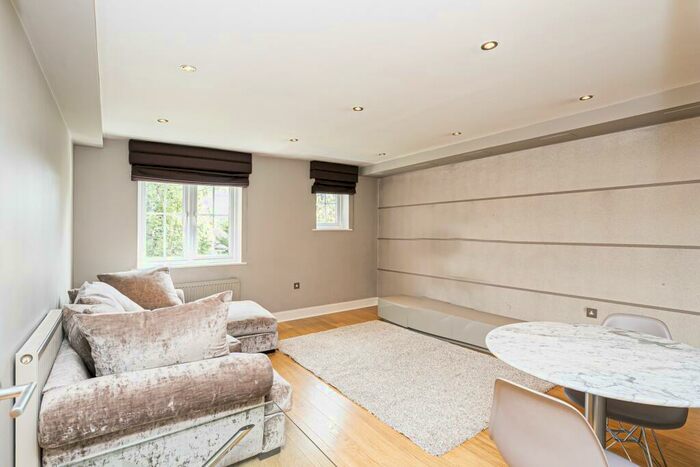 2 Bedroom Apartment For Sale In Station Road, Epping, CM16