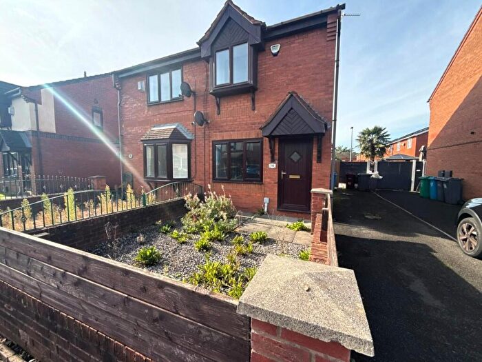 2 Bedroom Semi Detached House For Sale In Innis Avenue, Manchester, M40