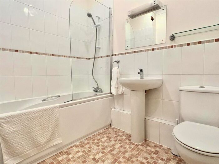 1 Bedroom Flat For Sale In Bar Road, Falmouth, TR11