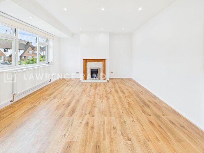 2 Bedroom Maisonette To Rent In Rowe Walk, Harrow, HA2