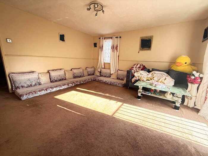 1 Bedroom Flat To Rent In Burket Close, Southall, UB2