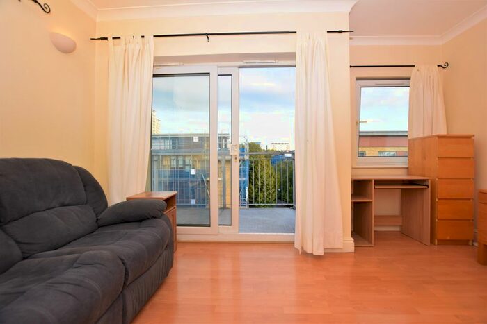 1 Bedroom Flat To Rent In Coopers Road, London, SE1