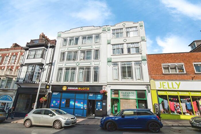 2 Bedroom Flat For Sale In Fore Street, Exeter, EX4