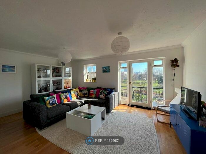 2 Bedroom Flat To Rent In Twig Folly Close, London, E2