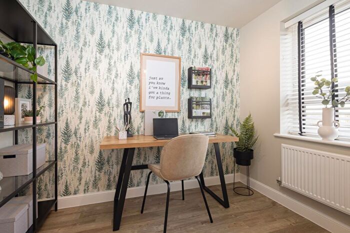3 Bedroom End Of Terrace House For Sale In Inkersall Road, Chesterfield, Derbyshire, S43