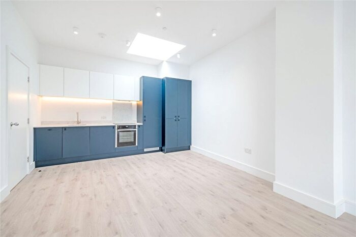 1 Bedroom Flat To Rent In Mitcham Lane, Streatham, SW16