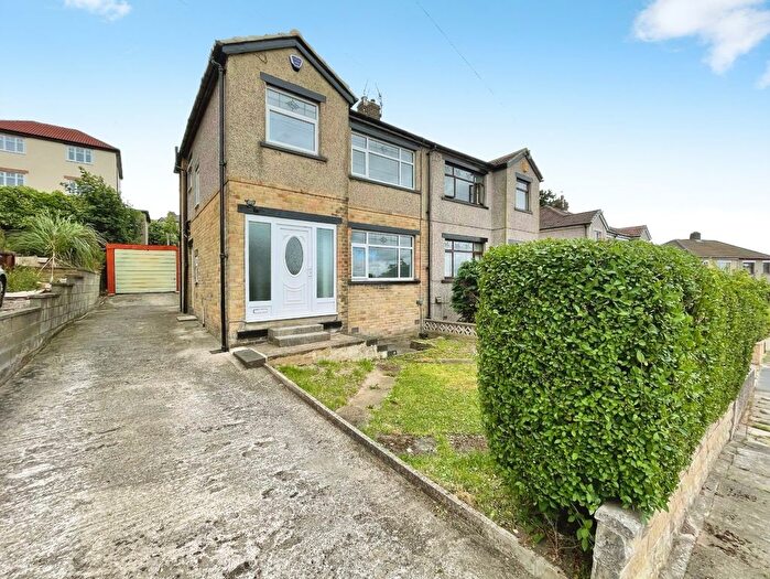 3 Bedroom Semi-Detached House For Sale In Grovelands Bradford, BD2