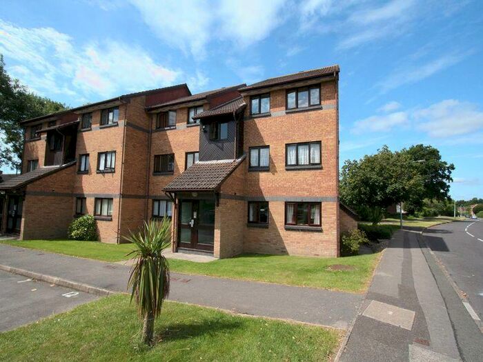 2 Bedroom Flat To Rent In Upper Brook Drive, Locks Heath, SO31