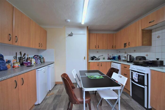 4 Bedroom Terraced House To Rent In Franklin Court, Guildford, GU2