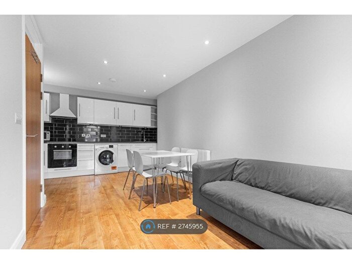 2 Bedroom Flat To Rent In Holloway Road, London, N19