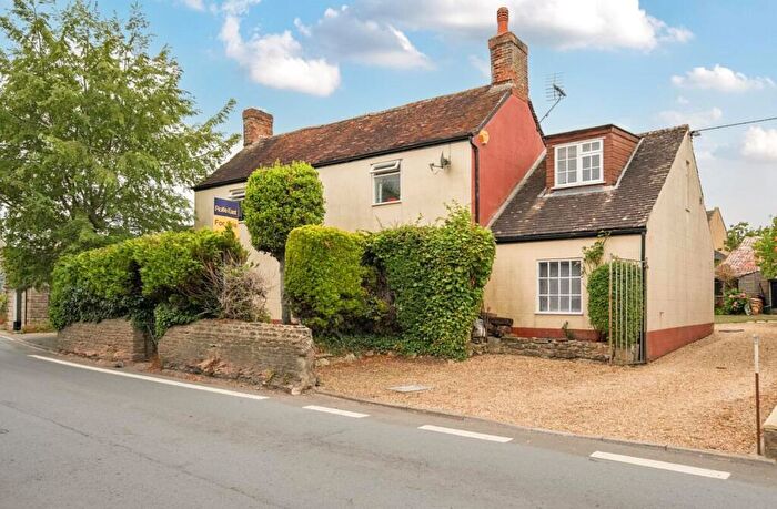 3 Bedroom Cottage For Sale In Longburton, Sherborne, DT9
