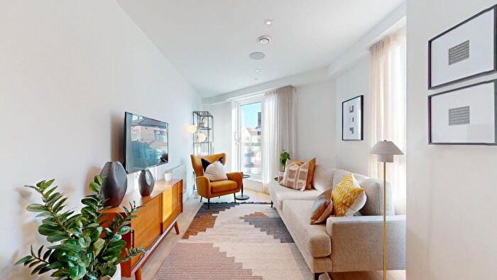 1 Bedroom Flat To Rent In Beverley Way, New Malden, SW20