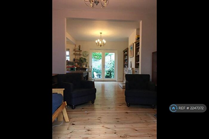 3 Bedroom Semi-Detached House To Rent In Ryedale, London, SE22