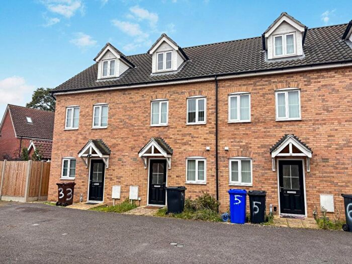 3 Bedroom Terraced House For Sale In Friesian Close, Beck Row, IP28