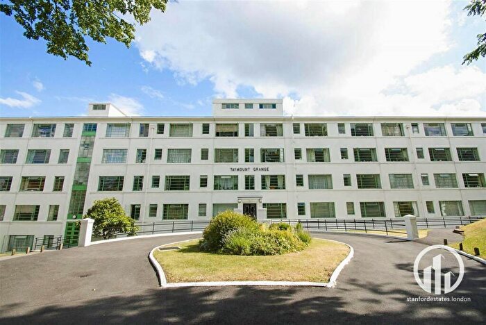 Flat To Rent In Taymount Grange, London, SE23