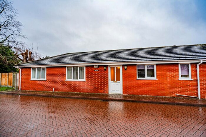 2 Bedroom Bungalow To Rent In Oatfield Close, Grimsby, North East Lincolnshire, DN33