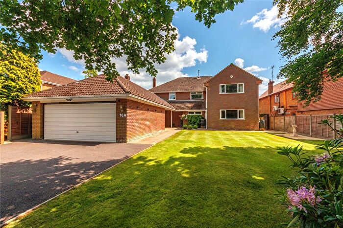 4 Bedroom Detached House For Sale In The Ridgeway, Radlett, Hertfordshire, WD7