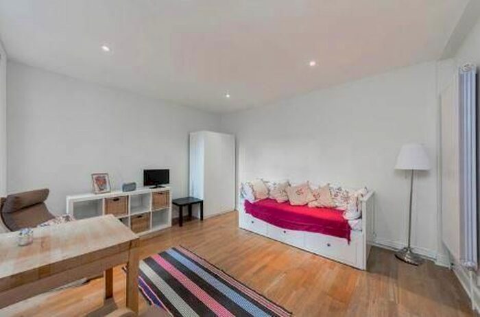 2 Bedroom Flat To Rent In Chiltern Street, Marylebone, London, W1U