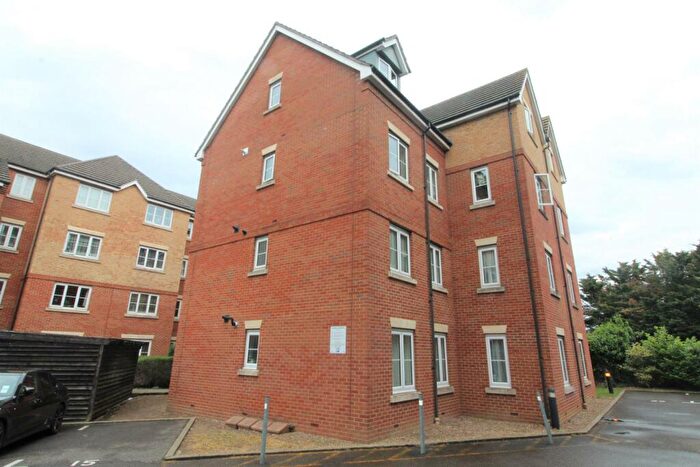 2 Bedroom Flat To Rent In Akers Court, Cheshunt, EN8
