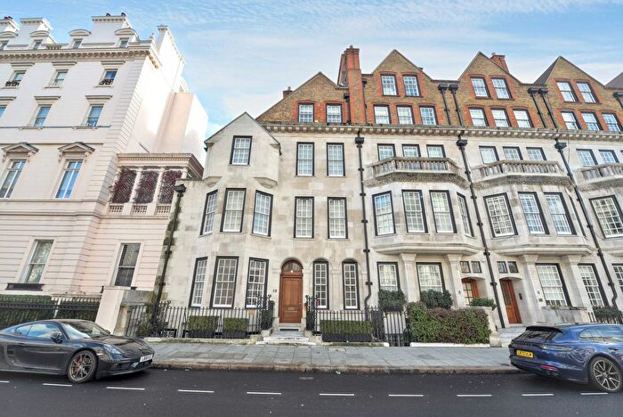 3 Bedroom Flat For Sale In Eaton Gate, London, SW1W