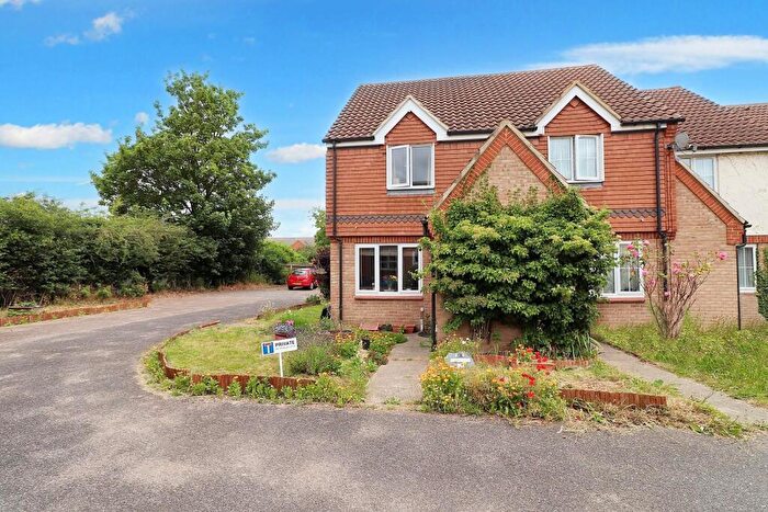 2 Bedroom Apartment For Sale In Woodhead Drive, Cambridge, CB4